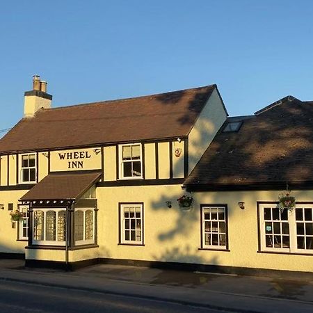 The New Wheel Inn Lymington Exteriér fotografie