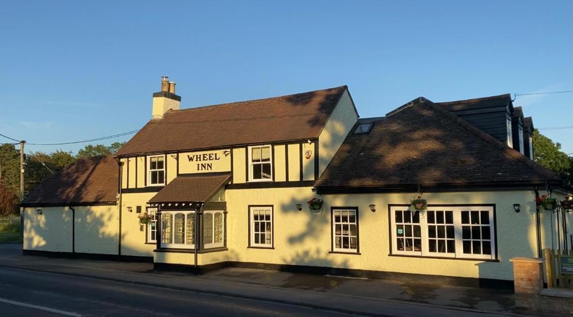 The New Wheel Inn Lymington Exteriér fotografie