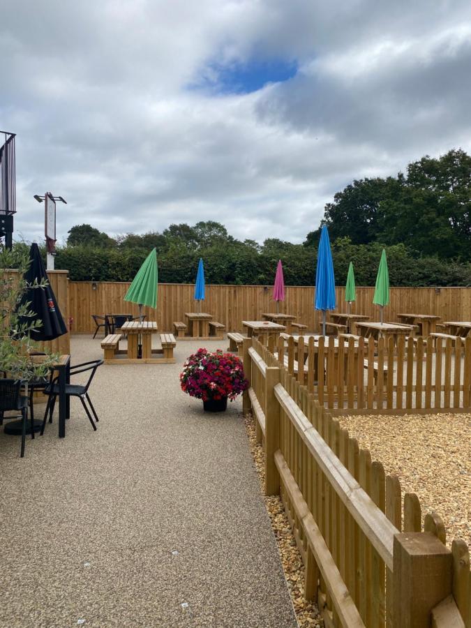 The New Wheel Inn Lymington Exteriér fotografie