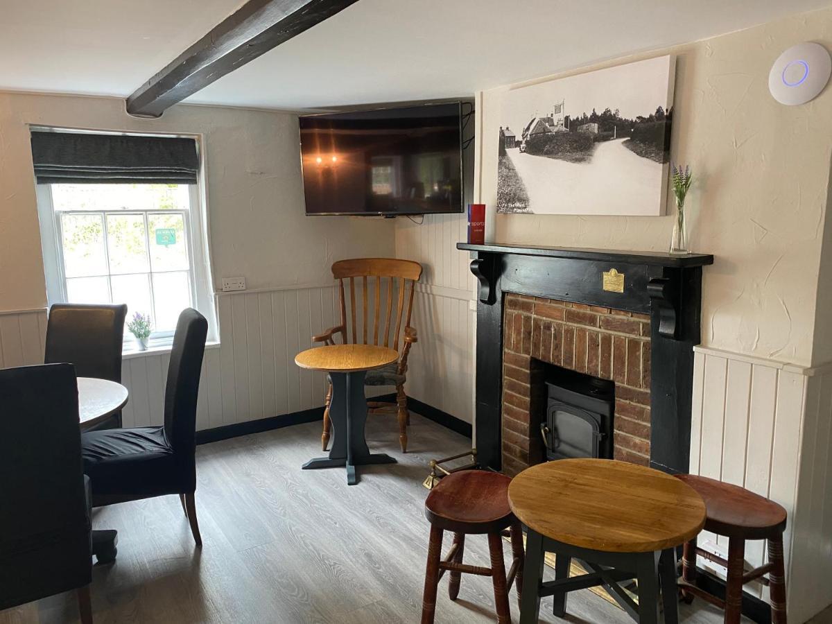 The New Wheel Inn Lymington Exteriér fotografie